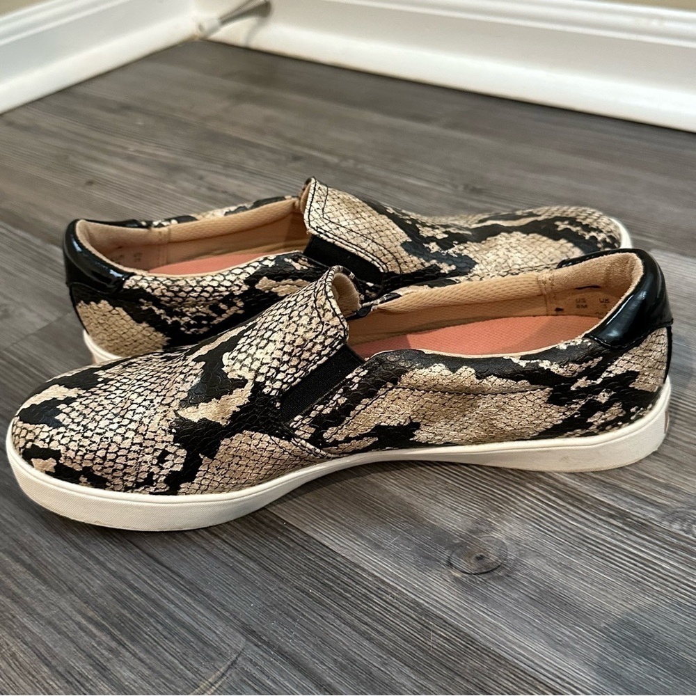 DR. SCHOLL'S Comfort Madison Animal Print Slip On Flats Sneakers Size 8 - Picture 2 of 12
